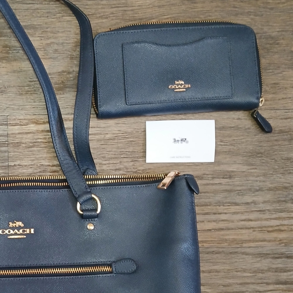 Coach Crossgrain Leather Accordion Zip Wallet. F54007 Navy Blue (Midnight) 